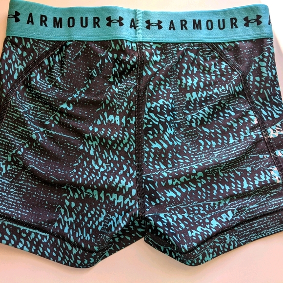 🍍Under Armour Spandex Shorts🍍 - Picture 2 of 3